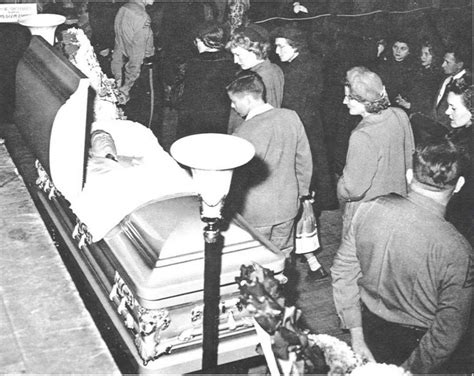 Marilyn monroe in her casket. Things To Know About Marilyn monroe in her casket. 